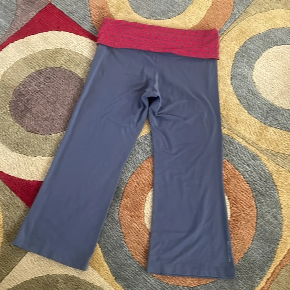 Women’s Gray ALO Yoga Coolfit Y2K fold over cropped leggings, sz L. - Picture 4 of 8